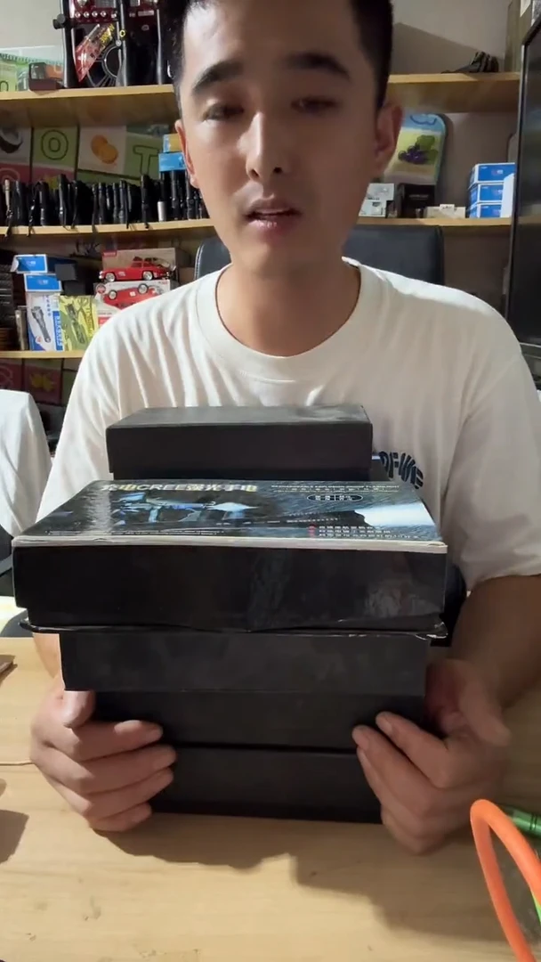 合金手电盒装随机发好坏不管