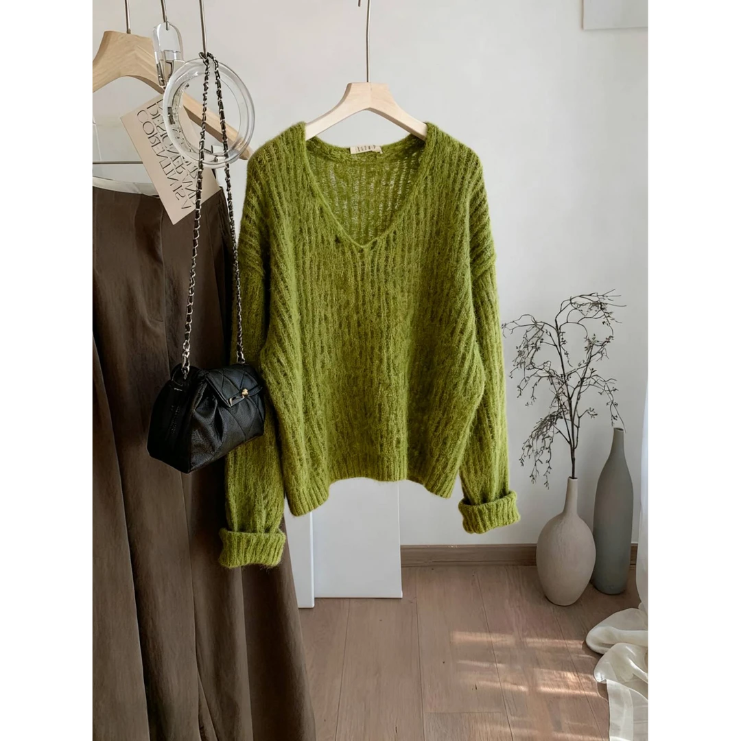 巨喜欢这件！气质感绿色V领镂空针织衫女上衣宽松慵懒毛衣秋冬季