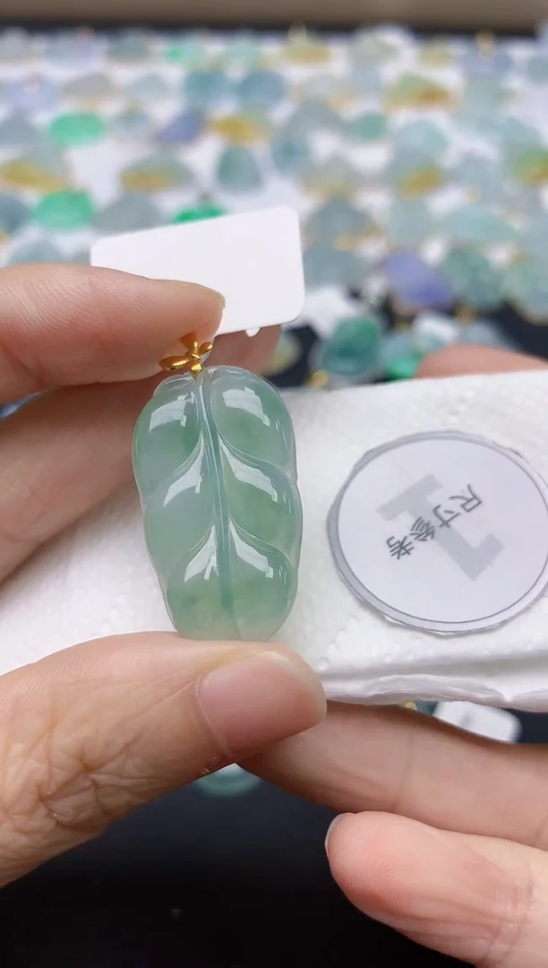 翡翠18K金镶嵌颈饰天然缅甸A货翡翠