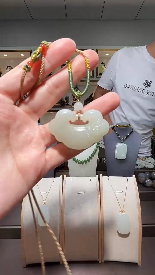 和田玉未镶嵌颈饰苏