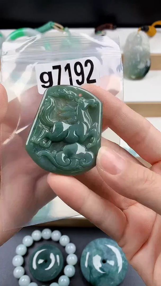 颈饰未镶嵌翡翠天然翡翠吊坠挂件