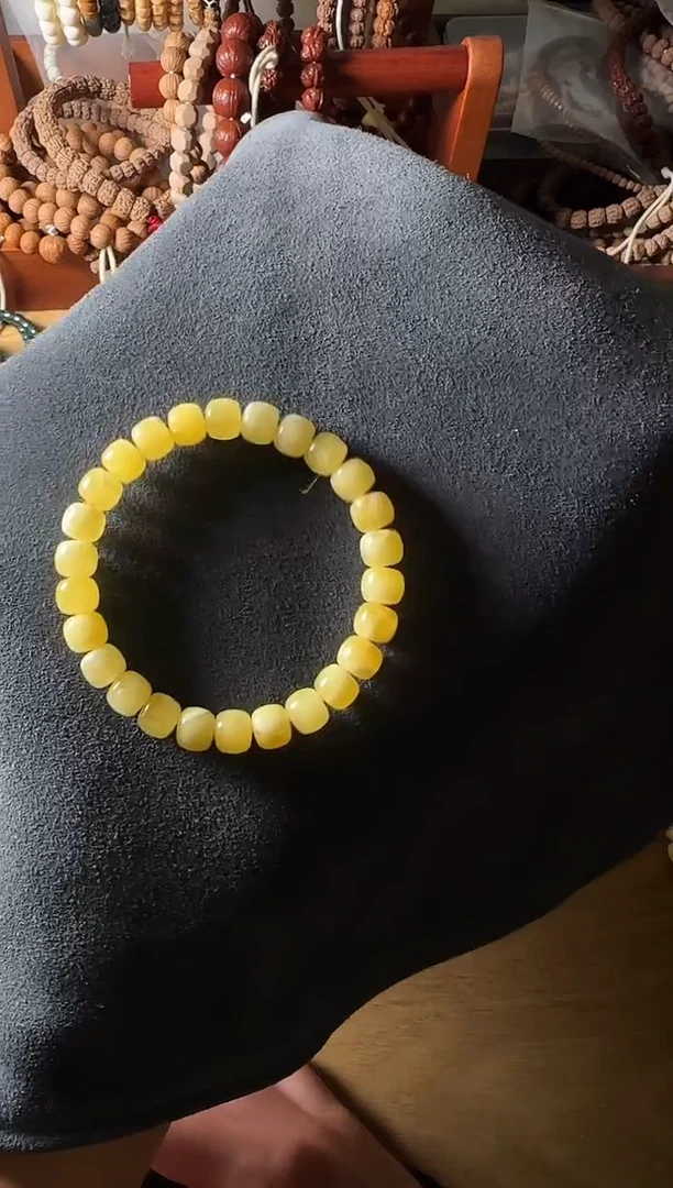 未镶嵌蜜蜡手链8-9mm 10g左右多样性发货其一