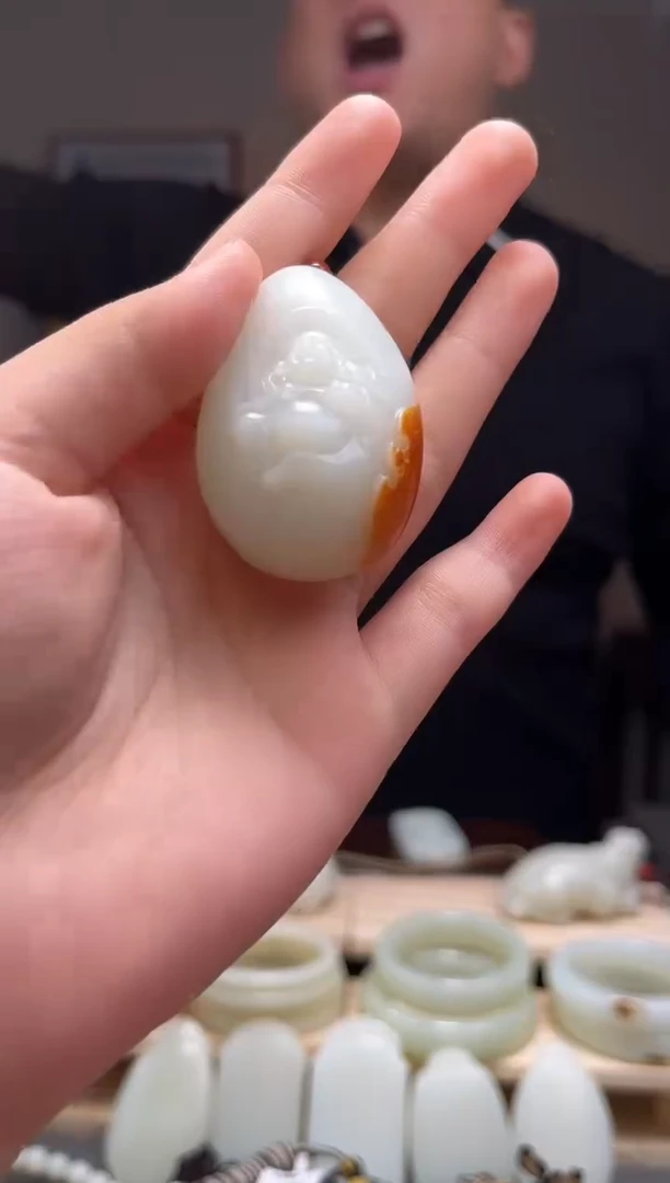 颈饰未镶嵌和田玉吊坠
