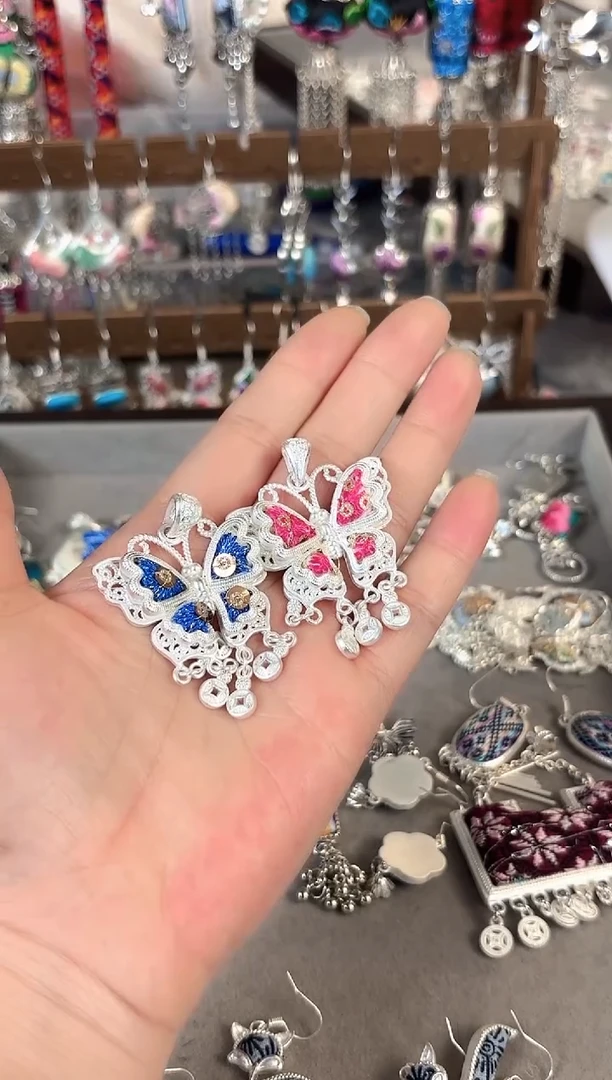 彩云南阁非遗老绣苗银饰品543