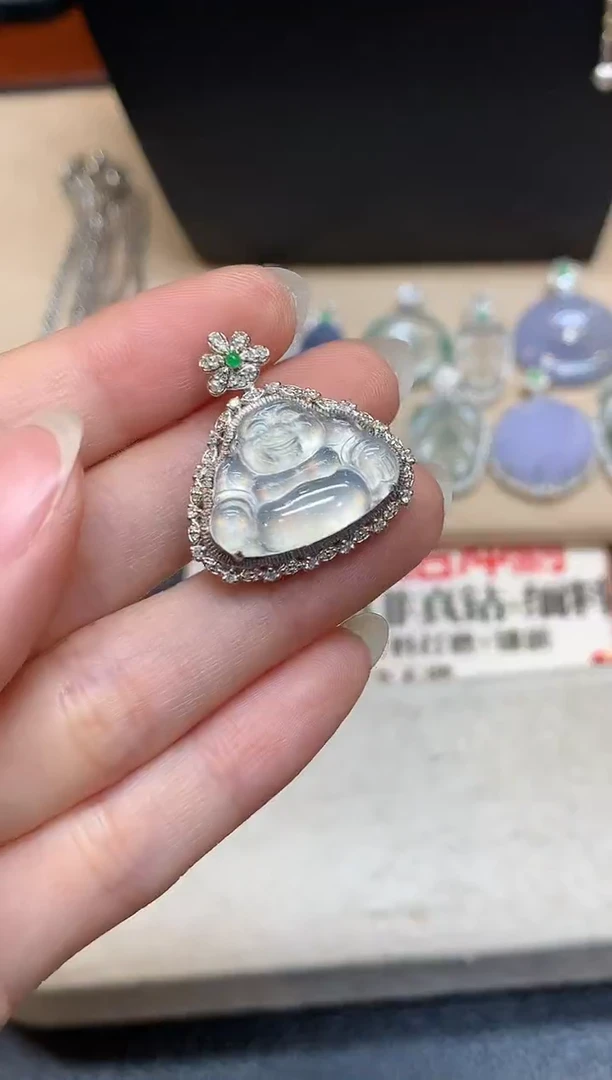 颈饰18K金镶嵌翡翠佛公【无服务费