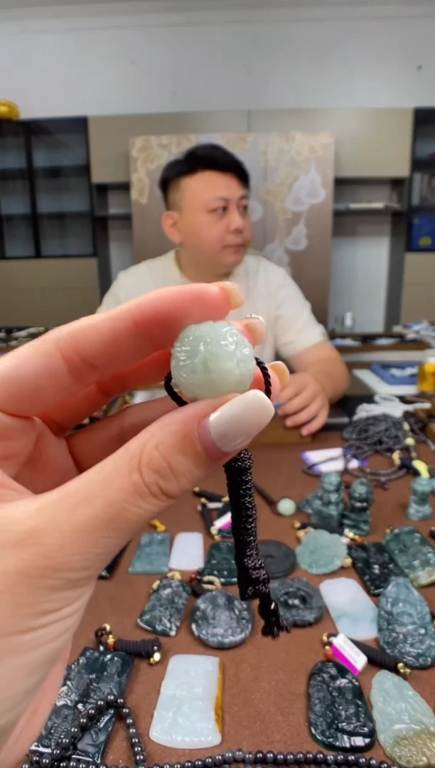 颈饰未镶嵌翡翠 多样性发其一