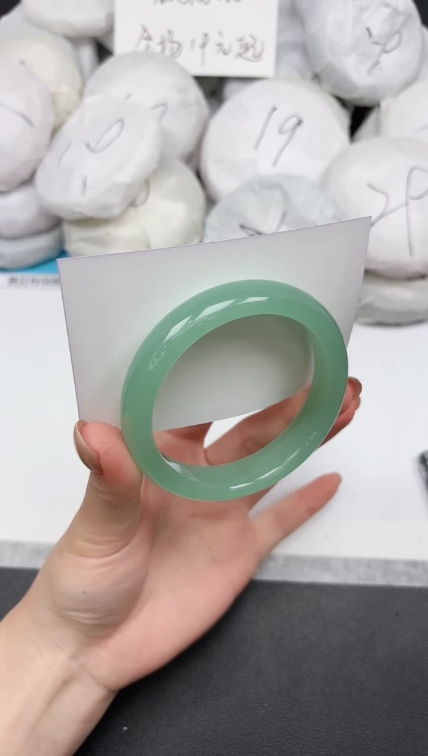 未镶嵌手镯石英质玉111/55.2