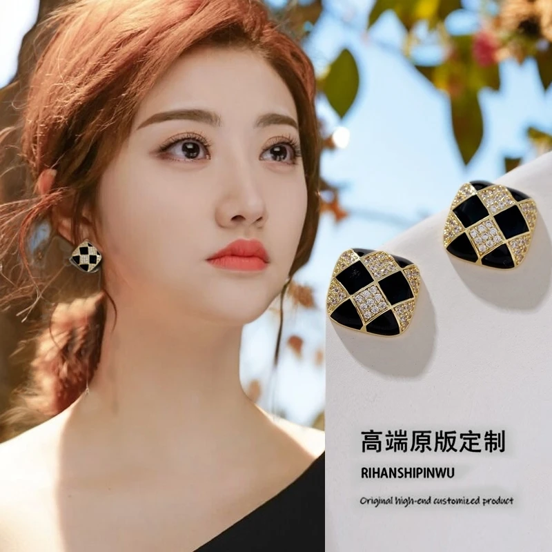 铜合金莫桑石耳饰 ins2025新款黑白棋盘格耳钉女复古港风方形耳环