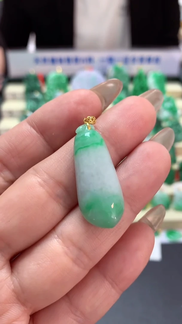 【闪购商品】翡翠吊坠(不含链)18K金镶嵌挂件