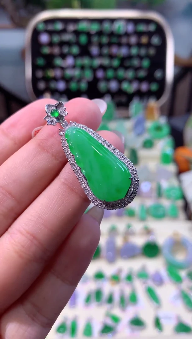 【闪购商品】翡翠颈饰18K金镶嵌缅甸天然A货翡翠