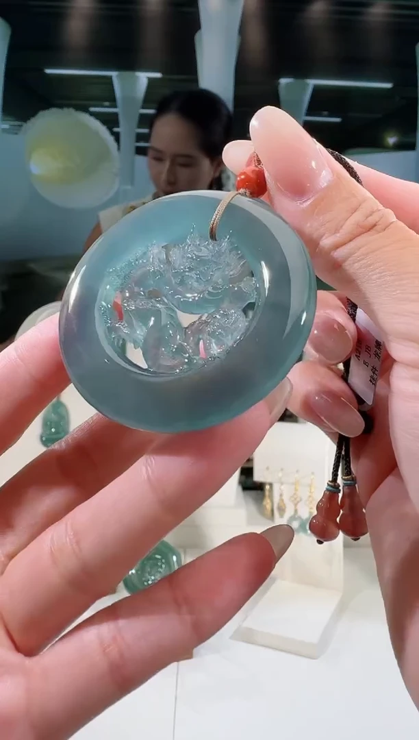 翡翠未镶嵌吊坠(不含链)龙牌