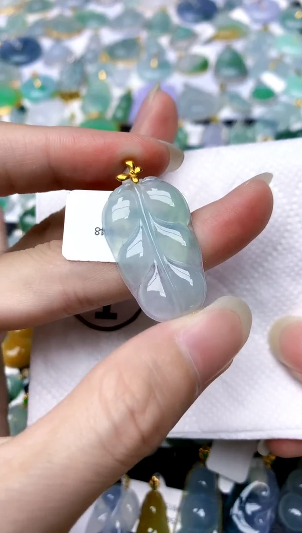 颈饰18K金镶嵌翡翠天然A货翡翠