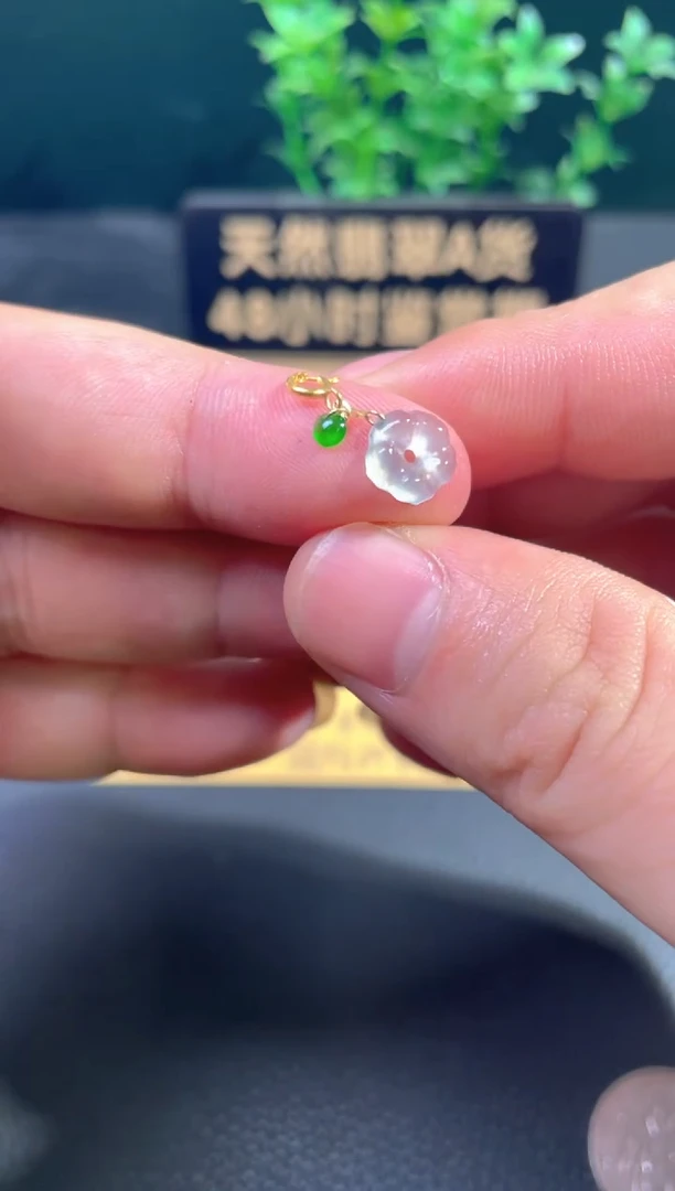 颈饰18K金镶嵌翡翠翡翠