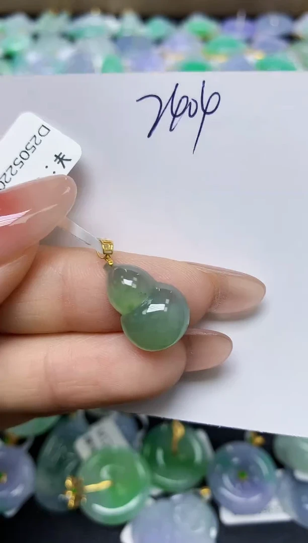 翡翠18K金镶嵌颈饰 天然缅甸翡翠A货