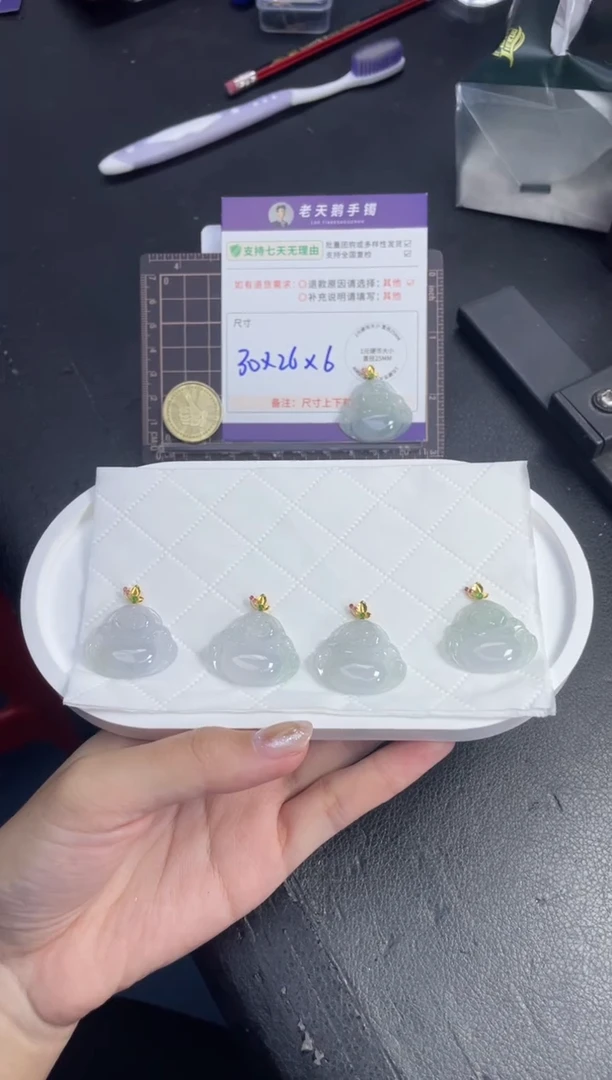 18K金镶嵌挂件翡翠佛公F12配绳/多样性发其一CP