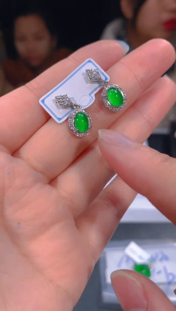 【闪购商品】定制翡翠未镶嵌47定制翡翠，多样性发货（发其一）