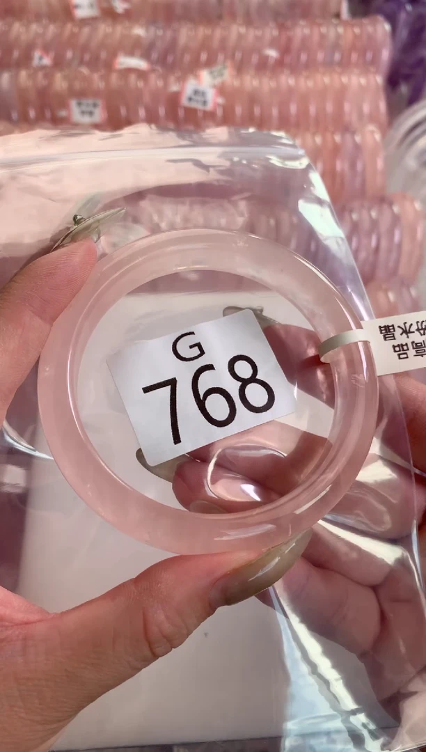未镶嵌珠宝半成品水晶很****i768-63