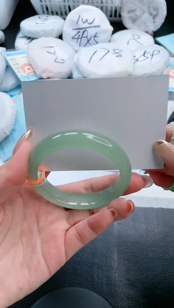 【闪购商品】石英质玉手镯未镶嵌21V60-51