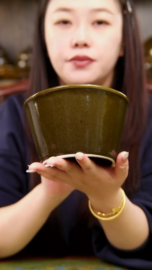 手工鳝鱼黄色的泡面桶