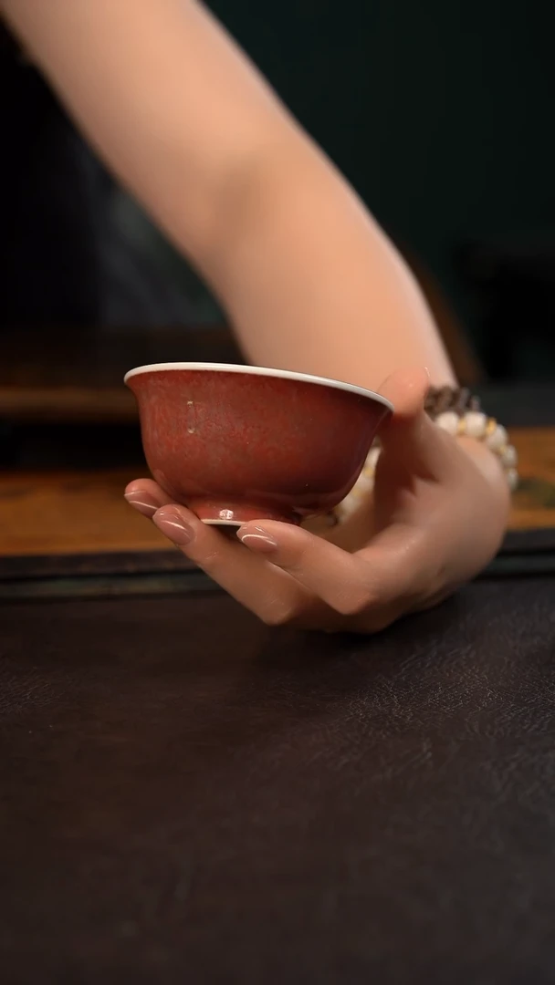 贵红窑釉里红豇豆红如意压手杯