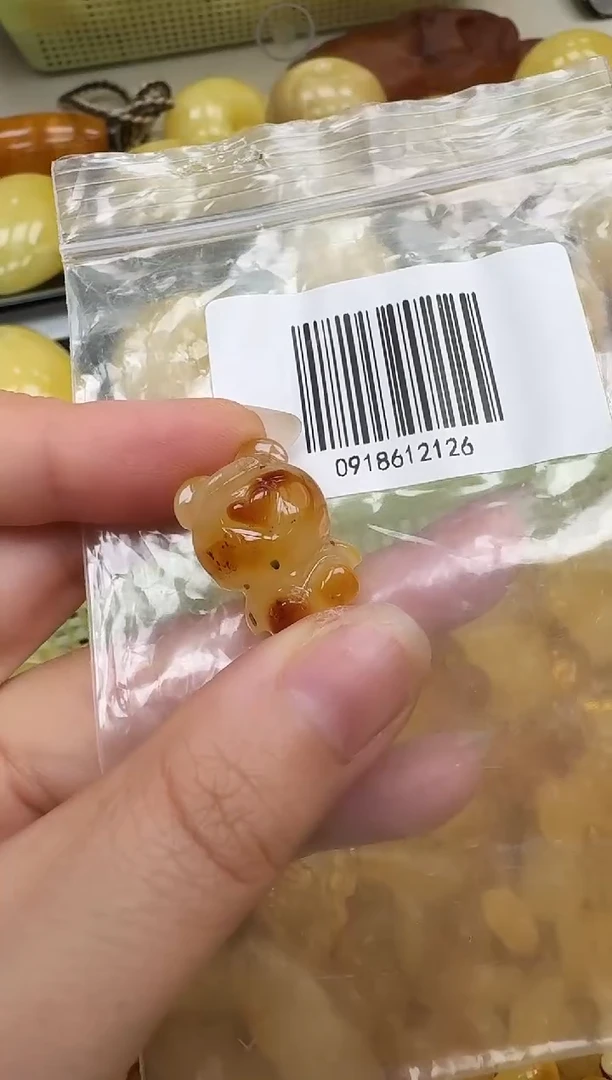 未镶嵌琥珀裸石如图