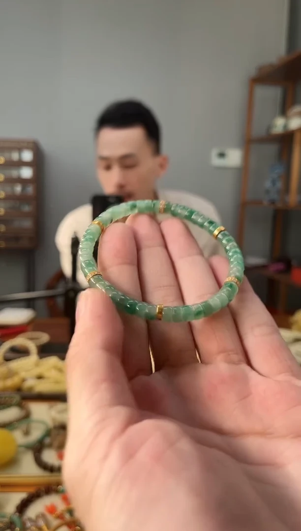 未镶嵌非洲翠石英质玉非洲翠