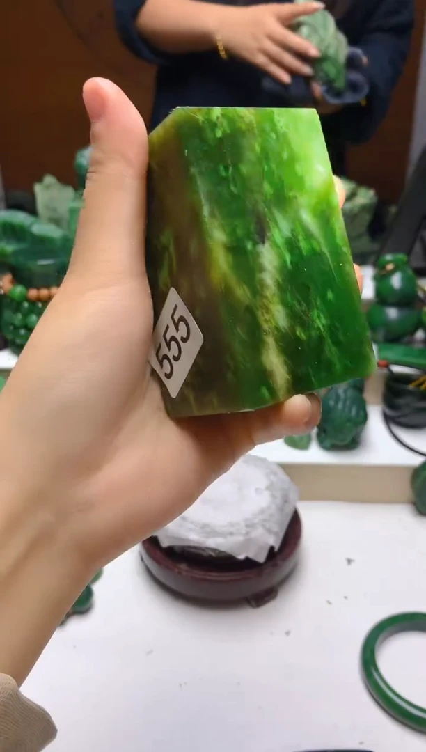 未镶嵌和田玉（碧玉）珠宝半成品有暇