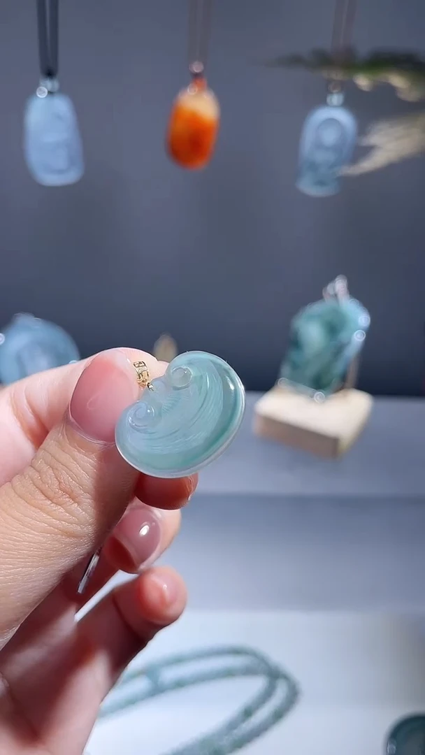 颈饰未镶嵌翡翠挂件