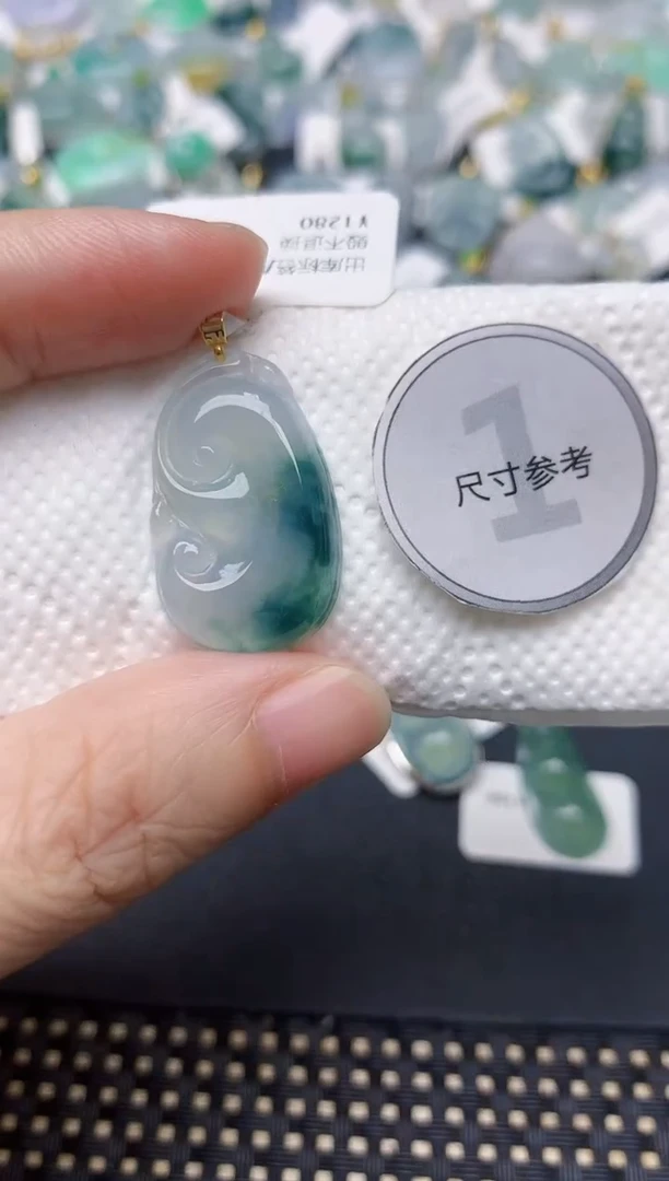 颈饰18K金镶嵌翡翠天然缅甸A货翡翠