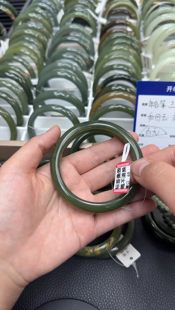 【闪购商品】和田玉手镯未镶嵌63天然和田玉有天然结构