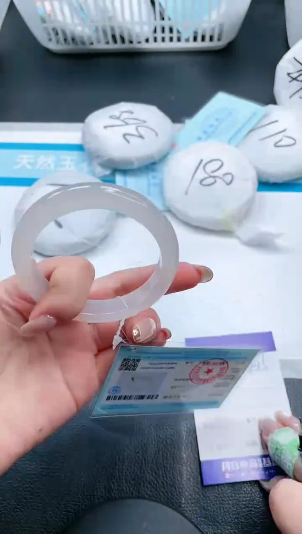 【闪购商品】石英质玉手镯未镶嵌20V435-56