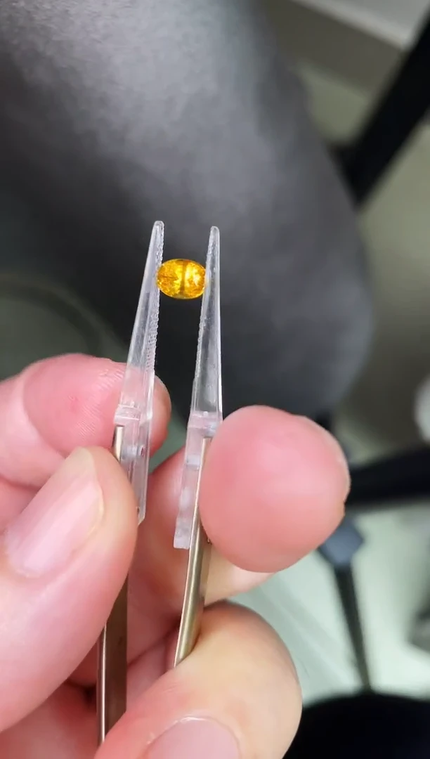 裸石蓝宝石1.06克拉黄色蓝宝石