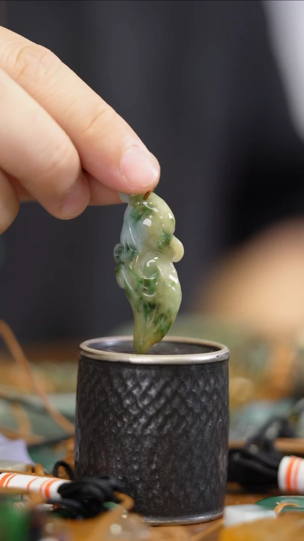 翡翠未镶嵌颈饰黄加绿翡翠-凤
