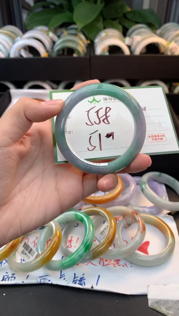 未镶嵌定制翡翠毛货需精细抛光+多人