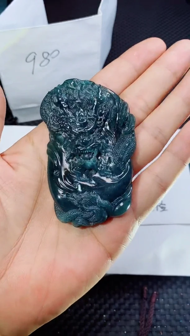 翡翠未镶嵌颈饰