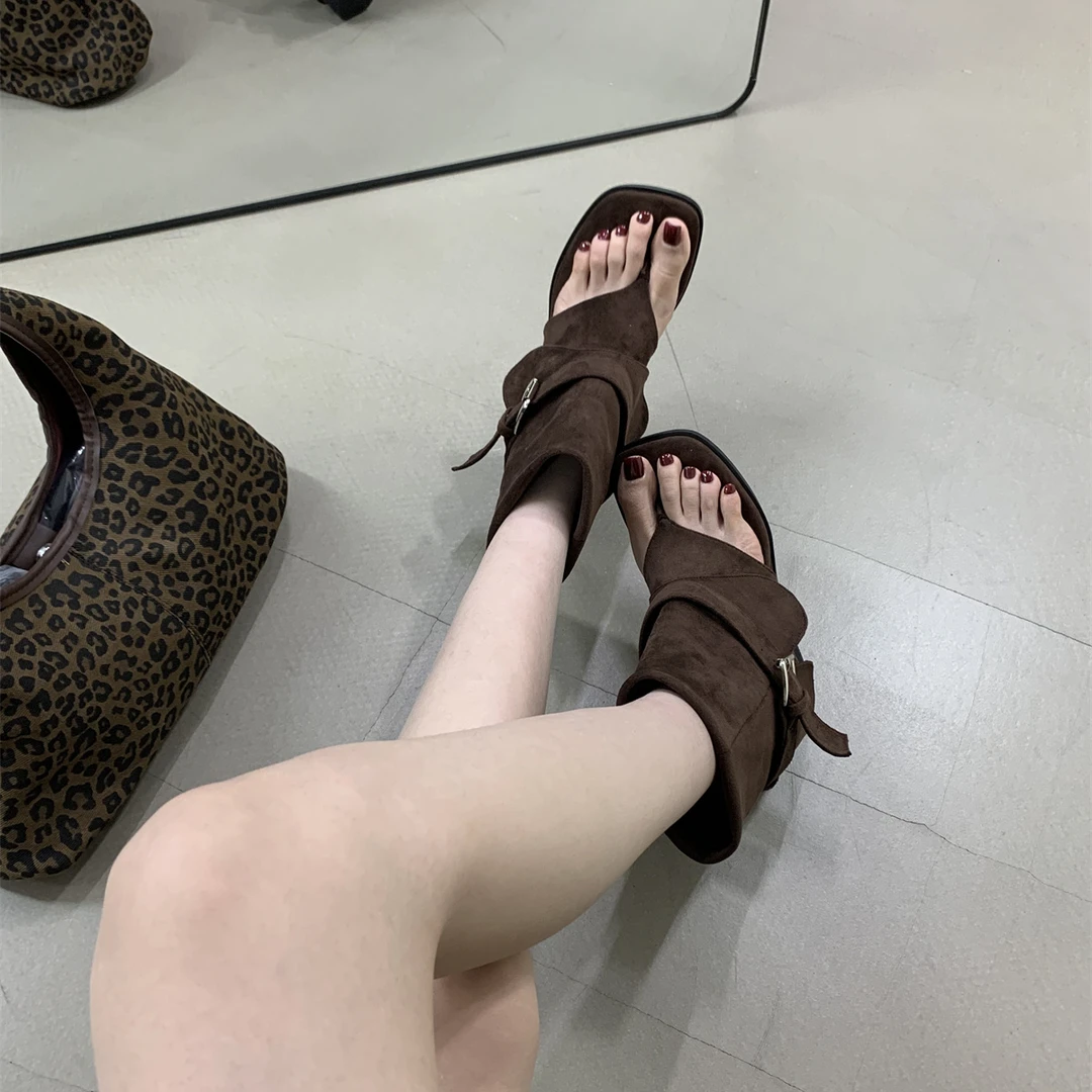 网红小众博主同款个性夹趾透气罗马鞋女休闲内增高粗跟短筒靴凉靴