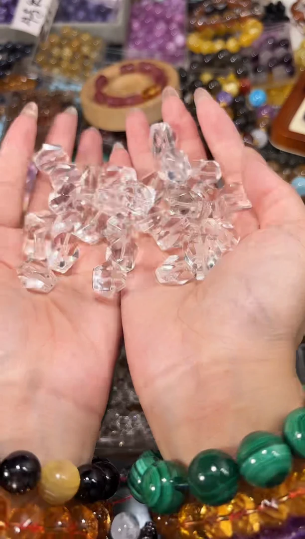 水晶手串未镶嵌白水晶切面随行一个宽卡12-13