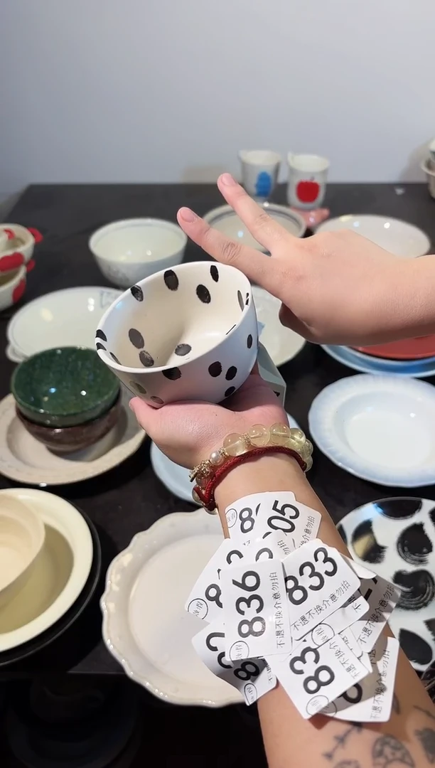 陶直播微瑕波点碗*2