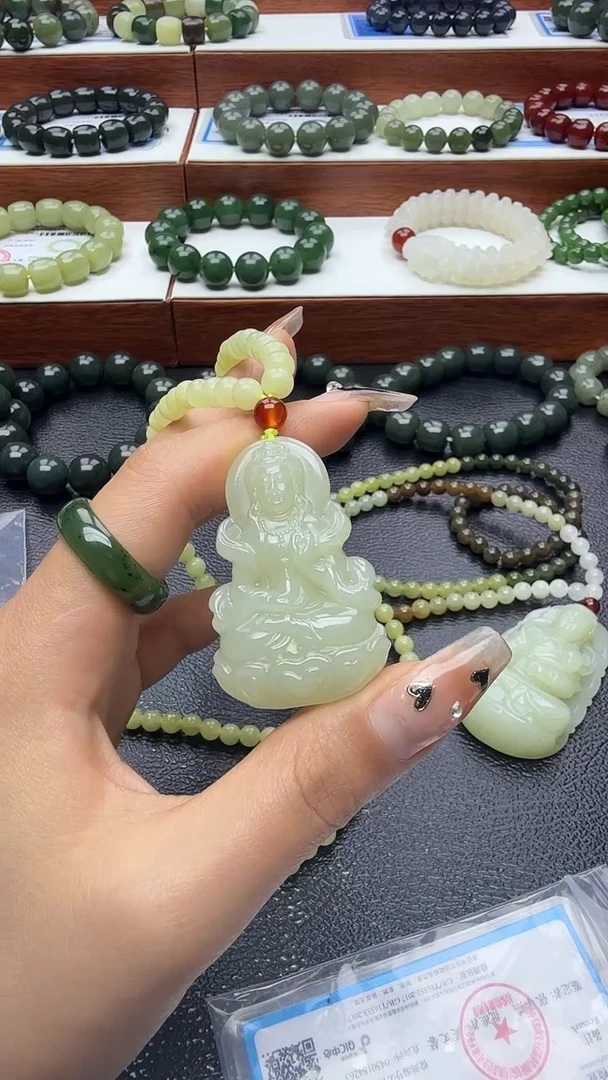 颈饰未镶嵌和田玉青海精品观音吊坠