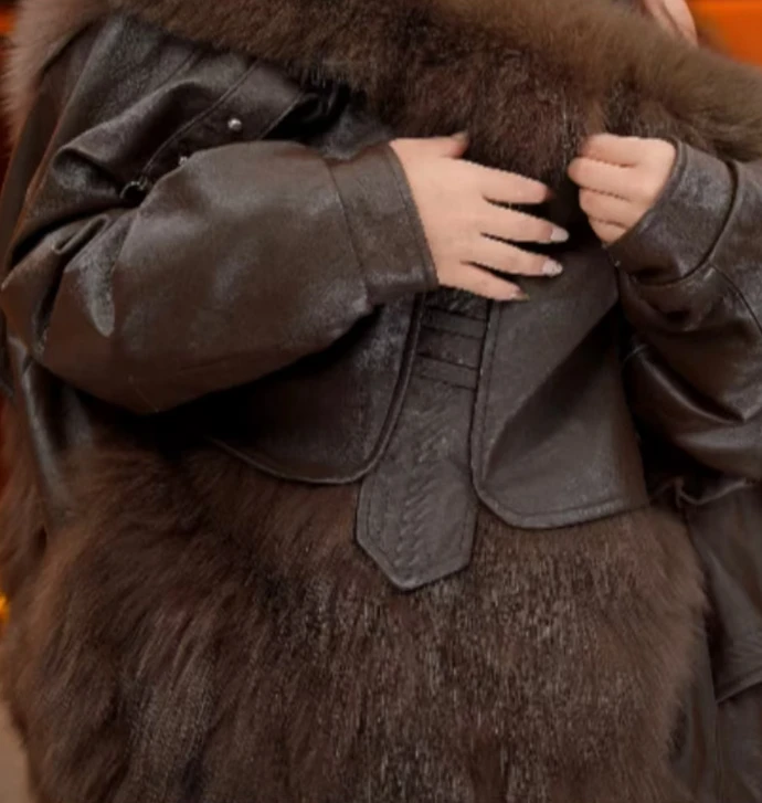 新款皮衣气质秋冬季保暖外套时尚显瘦毛领拼接加厚