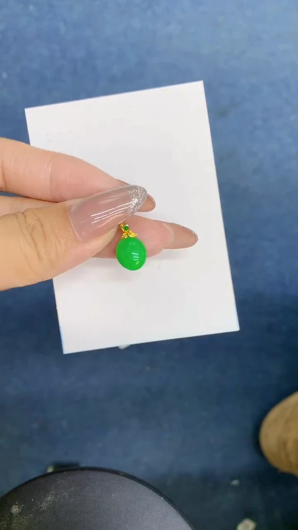 颈饰18K金镶嵌翡翠1