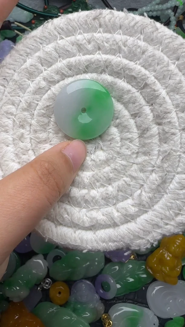 颈饰未镶嵌翡翠缅甸翡翠吊坠