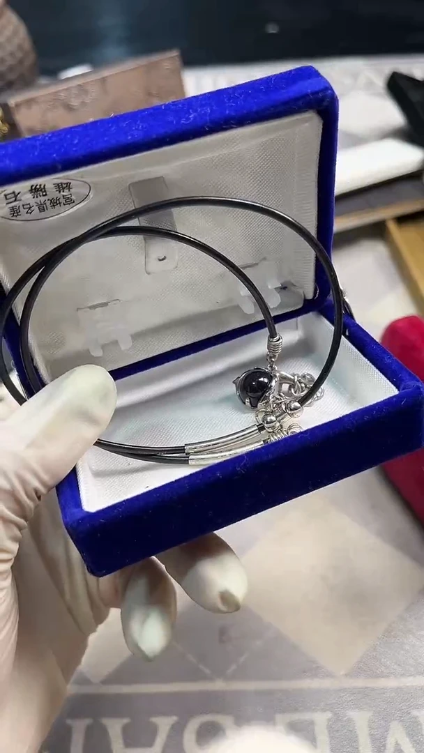 非金属无起*如图所示时尚饰品