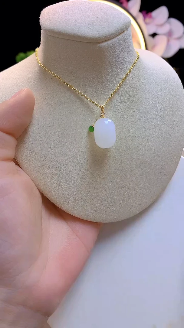 吊坠(赠链)18K金镶嵌和田玉白玉圆柱无事牌