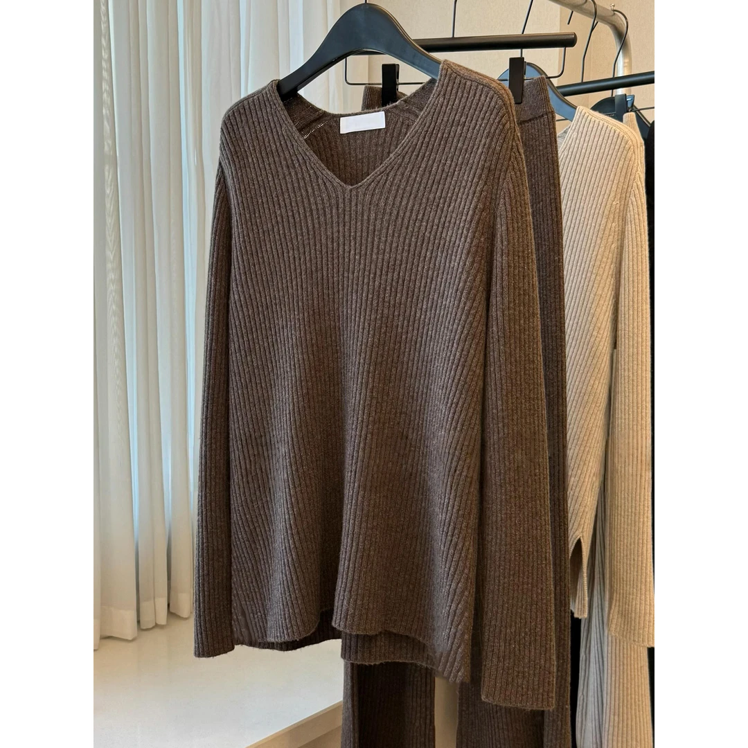 CHAO推荐！咖色V领针织衫女2025年秋冬季软糯气质时髦毛衣打底衫