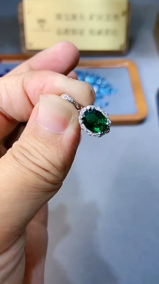 【闪购商品】透辉石吊坠银S925镶嵌354
