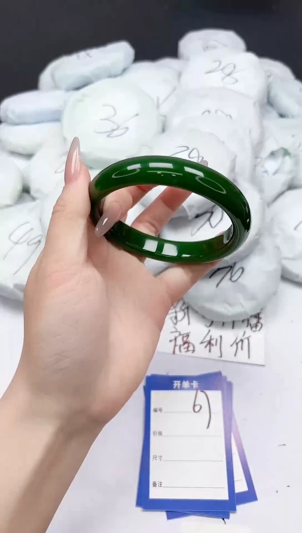 未镶嵌手镯石英质玉67/64