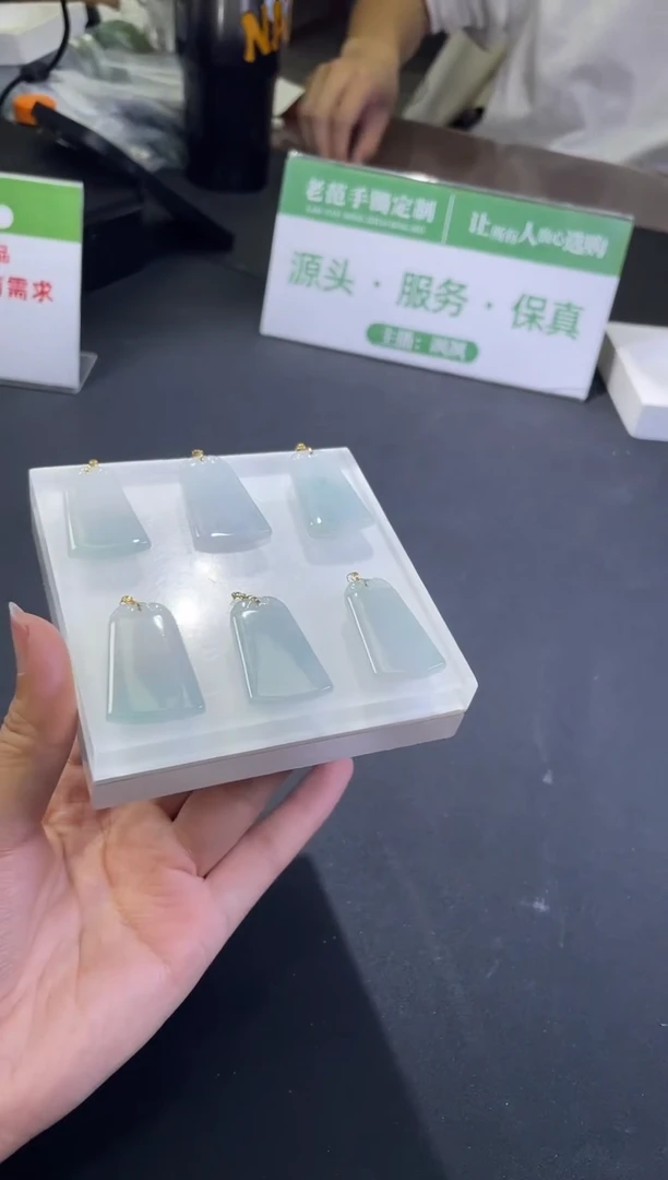 【闪购商品】翡翠吊坠(不含链)18K金镶嵌W048-A1-656多样性发一