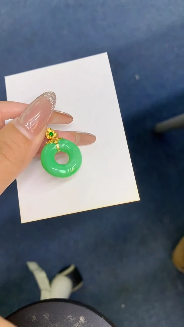 颈饰18K金镶嵌翡翠1