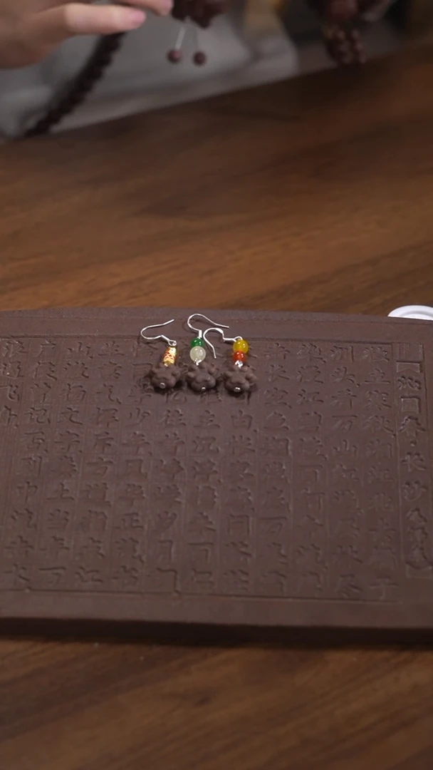 【闪购商品】泥塑龙涎香小猫爪耳环